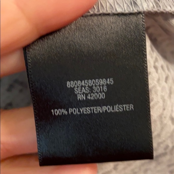 Attention sleeveless Top - Picture 5 of 6